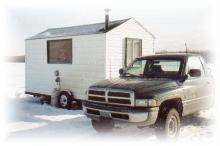 Photo d'une  cabane appartenant  un pcheur installe pour la saison.